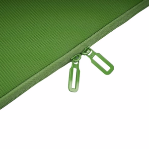 Tucano Colore2 neopreninis įmautės tipo dėklas, skirtas 13 col. MacBook Air (M5/M4/M3/M2/M1, 2026–2018), 13 col. MacBook Pro ir 12 col. nešiojamiesiems kompiuteriams, žalias