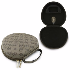 Guess Carry Box ausinės dėklas - rudas