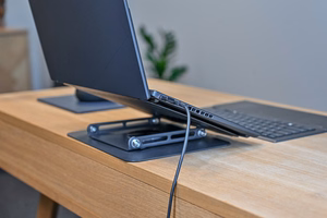 Reguliuojamas, besisukantis, ergonomiškas nešiojamojo kompiuterio stovas 10–17″ LAPTOP STAND ROTO MT2662