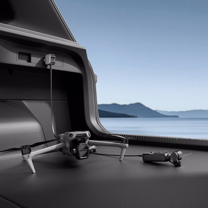 Cuktech CC903P automobilinis įkroviklis 100 W, su ekranu ir 70 cm įtraukiamu USB-C laidu – pilkas
