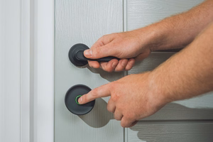 Yale Linus Smart Lock L2 Lite - умный дверной замок черный