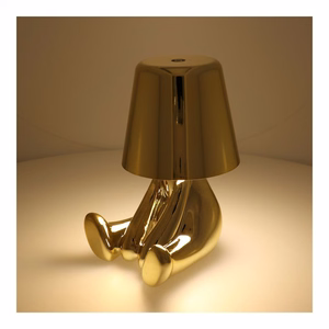 Stalo lempa prie lovos GOLD MAN Art Deco sėdinti (versija 5) MLTL