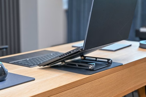 Reguliuojamas, besisukantis, ergonomiškas nešiojamojo kompiuterio stovas 10–17″ LAPTOP STAND ROTO MT2662