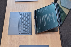 Reguliuojamas, besisukantis, ergonomiškas nešiojamojo kompiuterio stovas 10–17″ LAPTOP STAND ROTO MT2662