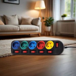 Maclean MCE204M elektros tinklo ilgintuvas 1,5 m 5 AC išvestis(ys / čių) Vidaus Juoda, Multi spalvos