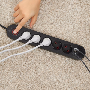 Maclean elektros paskirstytuvas, 5 lizdai + 3xUSB prailginimo laidas, 110–240 V kintama srovė, 50/60 Hz, 2,1 A, maks. 2500 W, 1,5 m, juodas, MCE395 B