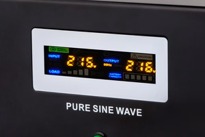 KEMOT PROsinus-2200 wall-mounted backup power supply, pure sine wave inverter with charging function, 12 V/230 V, 2200 VA/1600 W