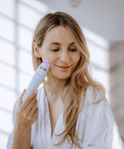 Beautifly Glossy Acne Young LED odos priežiūros prietaisas