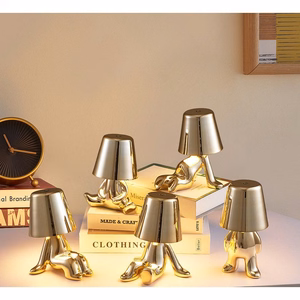 Stalo lempa prie lovos GOLD MAN Art Deco sėdinti (versija 7) MLTL