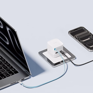 Cuktech AD653W maitinimo adapteris 67 W GaN, su 2 USB-C ir USB-A jungtimis bei 70 cm įtraukiamu USB-C laidu – baltas