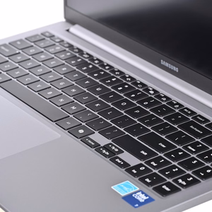Samsung Galaxy Book4 NP750XGK-K1DX Core i7-150U 15.6" FHD AG 16GB 512GB SSD juodas FPR LAN Windows 11 sidabrinis (REPACK) 2 metų garantija Naujas supakuotas