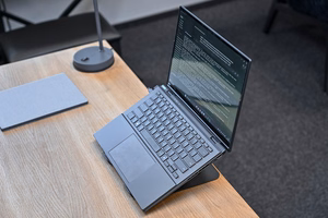 Reguliuojamas, besisukantis, ergonomiškas nešiojamojo kompiuterio stovas 10–17″ LAPTOP STAND ROTO MT2662