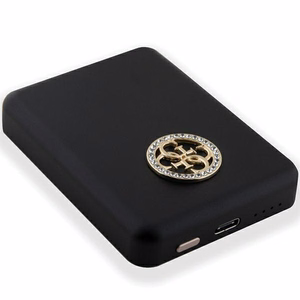 Guess Magnetinė 4G Strassed Metalinis Logotipas indukcinė išorinė baterija 15W 5000mAh - juoda