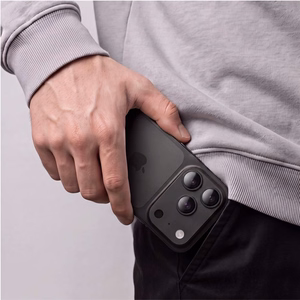 Juoda aliuminio ir grūdinto stiklo kameros modulio apsauga „Tech-Protect CamFull Fit+“, skirta „Apple iPhone 18 Pro Max“