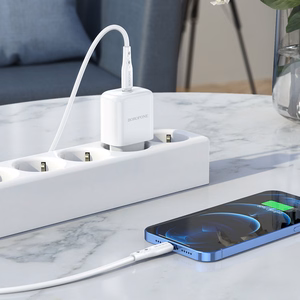 Borofone BN3 Premium USB-C sieninis įkroviklis QC 3.0 PD 2.0 20W baltas
