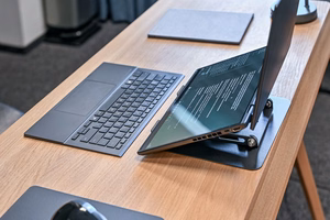 Reguliuojamas, besisukantis, ergonomiškas nešiojamojo kompiuterio stovas 10–17″ LAPTOP STAND ROTO MT2662