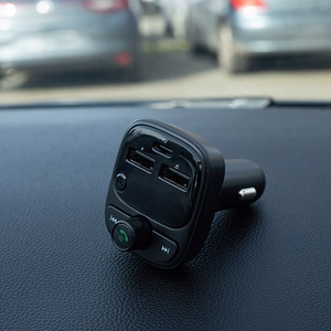 Forever TR-370 Bluetooth FM siųstuvas, 2 x USB-A, 1 x USB-C PD 30W, juodas