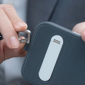 Moshi 2-in-1 veganiškos odos riešo ir per petį nešiojamas telefono dirželis su adapteriu, „Moss Green“ spalvos