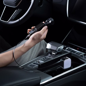 Cuktech CC903P automobilinis įkroviklis 100 W, su ekranu ir 70 cm įtraukiamu USB-C laidu – pilkas