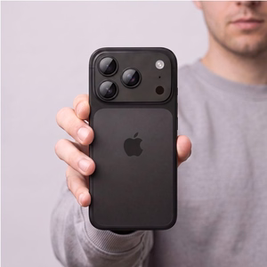 Juoda aliuminio ir grūdinto stiklo kameros modulio apsauga „Tech-Protect CamFull Fit+“, skirta „Apple iPhone 18 Pro Max“
