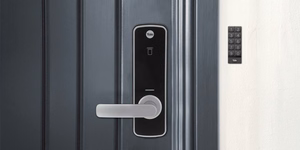 Yale 05/301000/BL skaičių klaviatūra „Bluetooth“ Juoda
