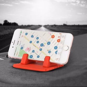 Universalus automobilinis laikiklis silikoninis telefono stovas nano pad juodas