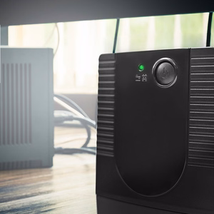 Qoltec 53774 nepertraukiamo maitinimo šaltinis (UPS) Line-Interactive 1 kVA 600 W 1 AC lizdas