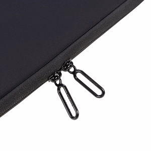 Juoda Tucano Elements 2 4 mm neopreno įmautė MacBook Air 13 col. (2018–2024), MacBook Pro 13 col. (2016–2022) ir 12 col. nešiojamiesiems kompiuteriams