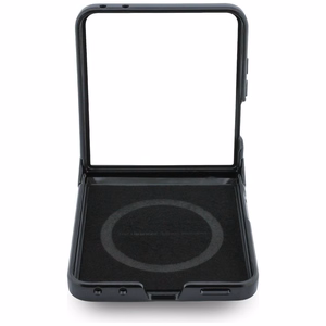 Juodas dėklas „BMW M Leather Perforated Tricolor Stripe Metal Logos“ su „MagSafe“, skirtas „Samsung Galaxy Z Flip8“