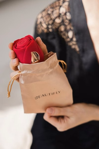 Beautifly Rose Glow Pleaser SelfLove intymus masažuoklis, raudonas