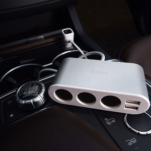 Automobilinis įkroviklis-šakotuvas Hoco Z13 su 2 USB jungtimi ir trimis jungtimis
