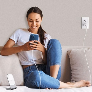 Магнитное беспроводное зарядное устройство CHOETECH 15W для iPhone 14 (белый)