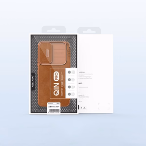 Nillkin Qin odinis Pro dėklas telefonui Samsung Galaxy S22+ (S22 Plus) apsauginis kameros dėklas su stovu rudas