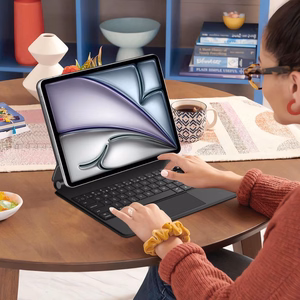 Tech-Protect Smartcase Magnetinis su klaviatūra iPad Pro 12.9” 2020 / 2021 / 2022 / iPad Air 13” 2024 / 2025 - Juodas