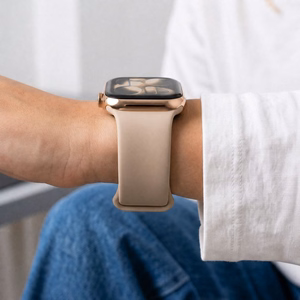 Tech-Protect silikoninis dirželis Apple Watch 44 / 45 / 46 / 49 mm, smėlio spalvos