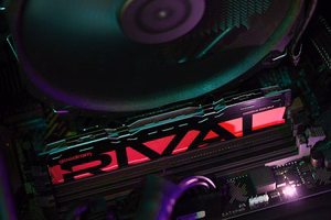 DDR4 2x8GB rinkinys UDIMM goodram RIVAL švytinti raudona
