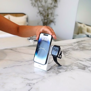 STM ChargeTree MAG nešiojamoji 3 viename belaidžio įkrovimo stotelė, skirta iPhone, Apple Watch ir AirPods, suderinama su MagSafe, balta