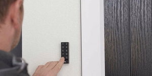 Yale 05/301000/BL skaičių klaviatūra „Bluetooth“ Juoda