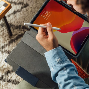 STM Dux Plus - patikimas dėklas, skirtas iPad 11" (2025) / 10.9" (2022) MIL-STD-810G su Apple Pencil laikikliu (juodas) EDU/COM versija