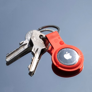 Чехол Crong Silicone для Apple AirTag 1 / 2, с кольцом для ключей, красный