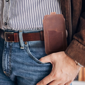 Slip-in phone case leather sleeve with pull-up Royal for iPhone 6 / 7 / 8 Crazy Horse size L brown