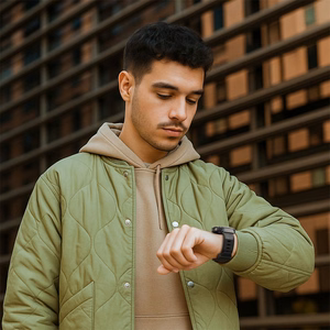 Spigen Rugged Armor Pro dirželis, skirtas „Samsung Galaxy Watch 8 44 mm“ – matinis juodas