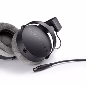 Beyerdynamic DT 700 PRO X – studio headphones, closed-back, black (737704)
