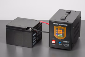 KEMOT PROsinus-500 rezervinis maitinimo šaltinis, grynos sinusoidės keitiklis su įkrovimo funkcija, 12 V/230 V, 500 VA/300 W, juodas