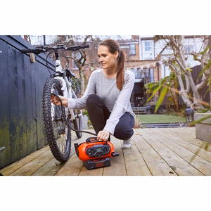 Black & Decker BDCINF18N-QS oro kompresorius 160 l/min AC / cigarečių degiklis