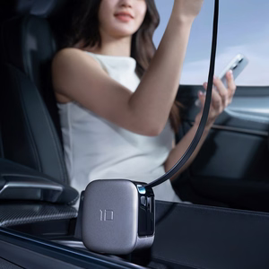 Cuktech CC903P automobilinis įkroviklis 100 W, su ekranu ir 70 cm įtraukiamu USB-C laidu – pilkas