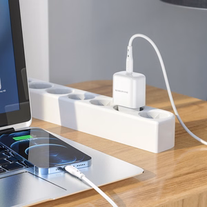 Borofone BN3 Premium USB-C sieninis įkroviklis QC 3.0 PD 2.0 20W baltas