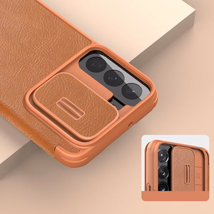 Nillkin Qin odinis Pro dėklas telefonui Samsung Galaxy S22+ (S22 Plus) apsauginis kameros dėklas su stovu rudas