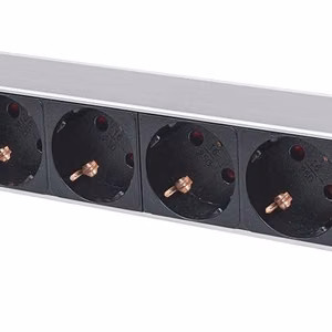 Intellinet 713986 – 1U stovo PDU su 8 vokiško tipo lizdais, jungikliu, apsauga nuo perkrovos, 3 m kabeliu ir 2 kontaktų Euro kištuku