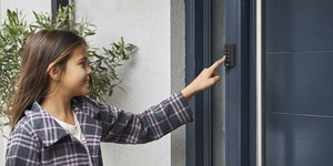 Yale 05/301000/BL skaičių klaviatūra „Bluetooth“ Juoda